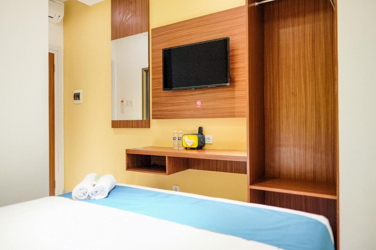 Sans Roxy Hotel Jakarta